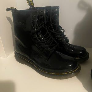 doc martens size 7 women’s Shiney lace up boots